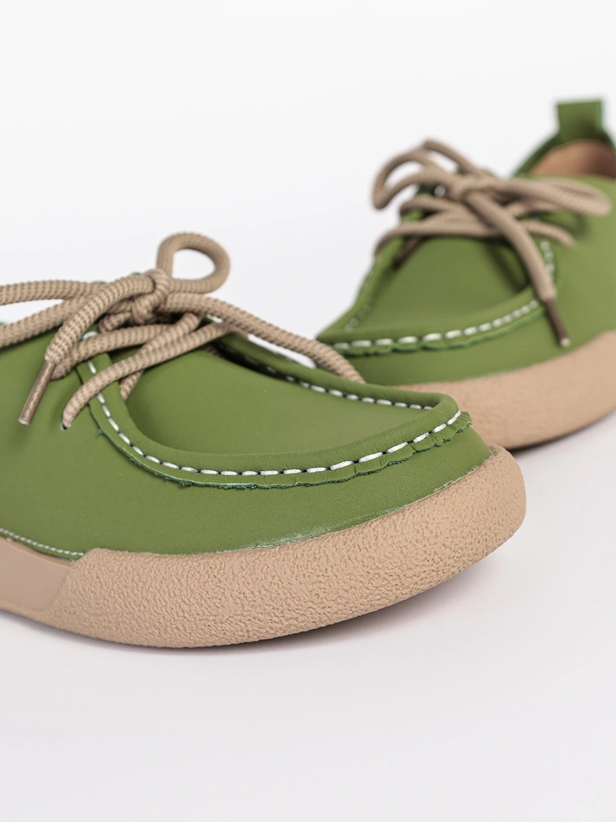 Туфли зеленого цвета со шнуровкой